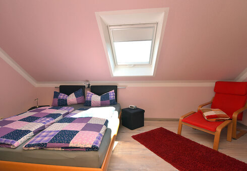 Schlafzimmer 1