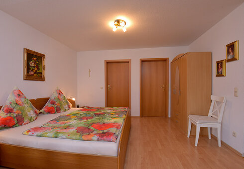Schlafbereich mit Schrank