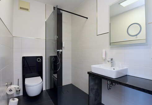 Bad Zweibettzimmer