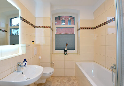 Bad mit Badewanne 
