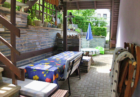 überdachte Terrasse