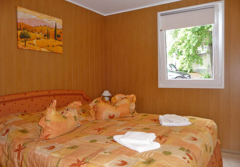 Blick in ein Ferienhaus (Schlafzimmer)