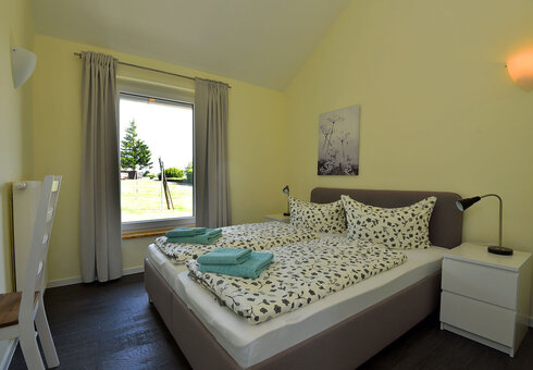 Schlafzimmer 1