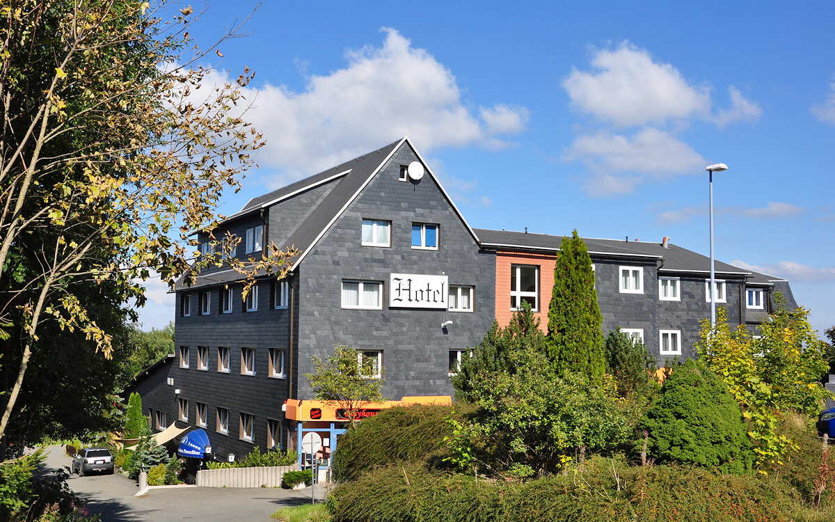Hotel-An-der-alten-Porzelline-Neuhaus-am-Rennweg-Panorama