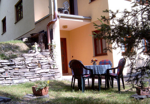 Terrasse vor dem Haus