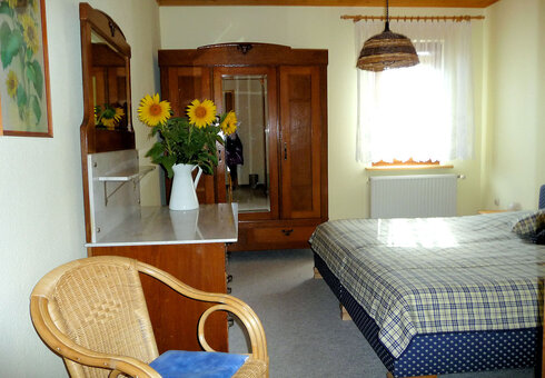 Schlafzimmer 1