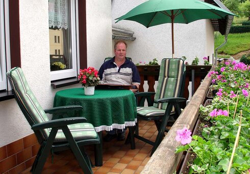 gemütliche Sitzecke auf dem Balkon