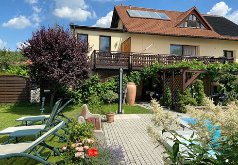 Garten mit Pool