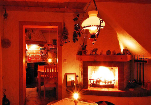 Wohnzimmer mit Kamin