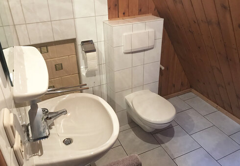 separates WC