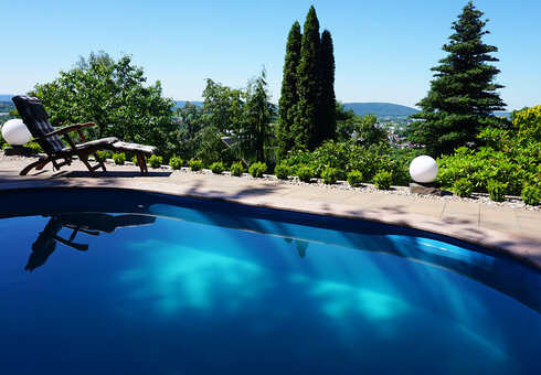 Pool mit Ausblick