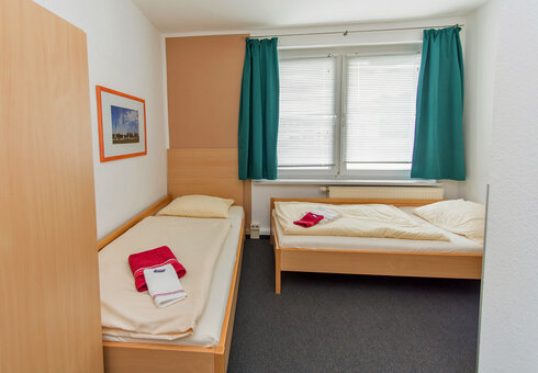 Blick in ein Zweibettzimmer