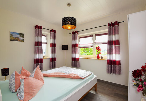 Schlafzimmer 1