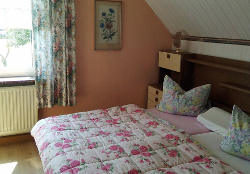 Schlafzimmer 1