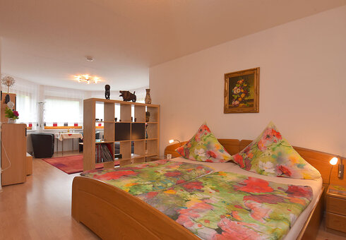 Schlafbereich mit Doppelbett