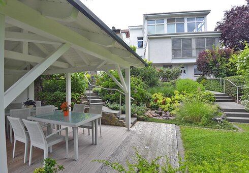 überdachte Terrasse