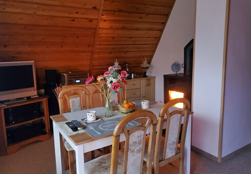 Wohnzimmer mit Esstisch