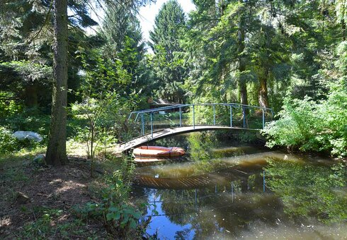 idyllisches Plätzchen am Gartenteich