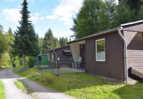 Bungalows auf dem Waldgeländer