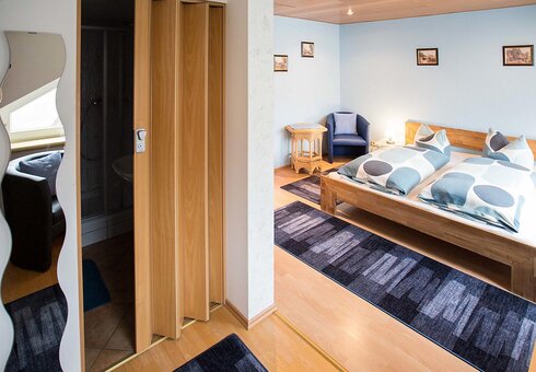 Blick in ein Schlafzimmer