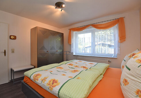 Schlafzimmer mit Doppelbett