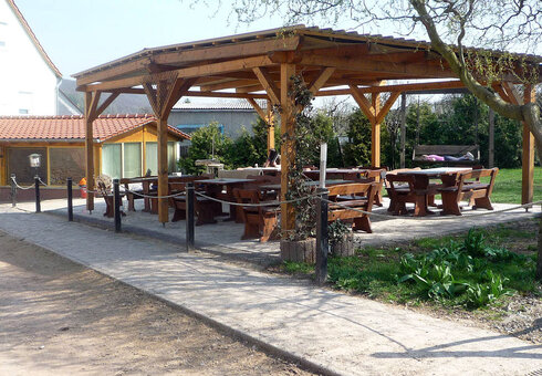 kleiner Biergarten am Finne-Stübchen