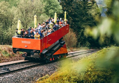 Cabrio-Wagen auf der Strecke
