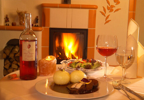 Romantische Atmopsphäre am Kamin