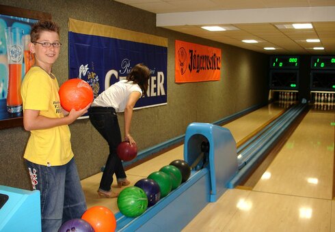 Spiel und Spaß beim Bowling