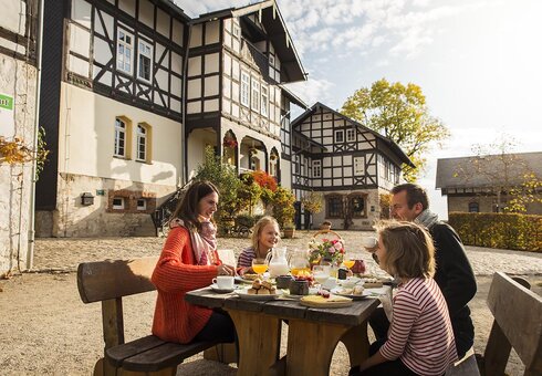 Familie beim Frühstück