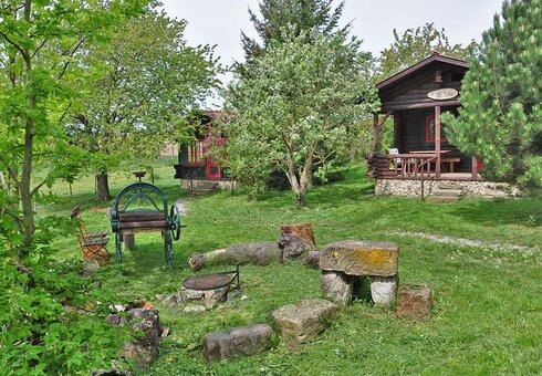 Grillplatz vor den Blockhütten