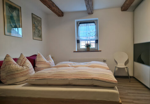 Schlafzimmer mit Doppelbett