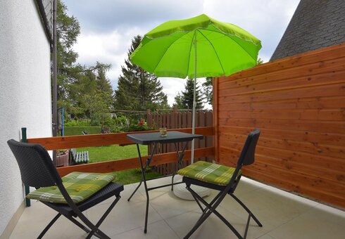 Balkon mit Gartenmöbeln