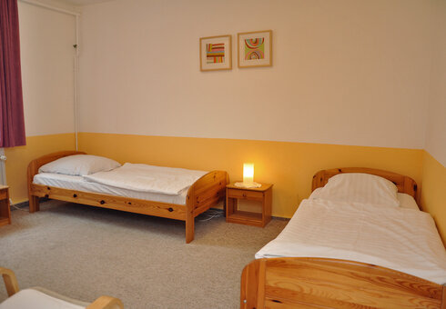Blick in ein Zweibettzimmer