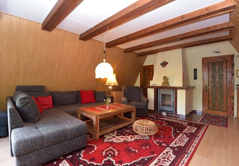 Wohnzimmer mit Kamin