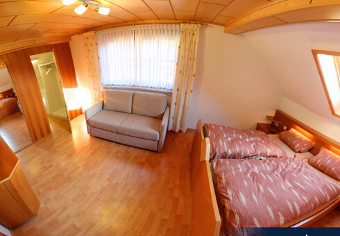 Blick in ein Schlafzimmer