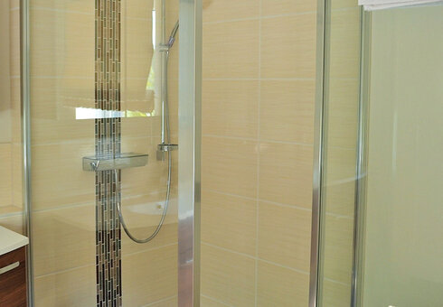 mit barrierefreier Dusche