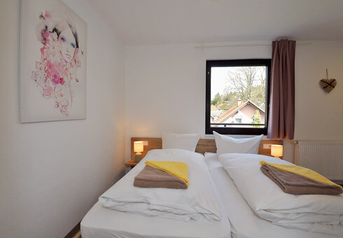 Schlafzimmer mit Doppelbett