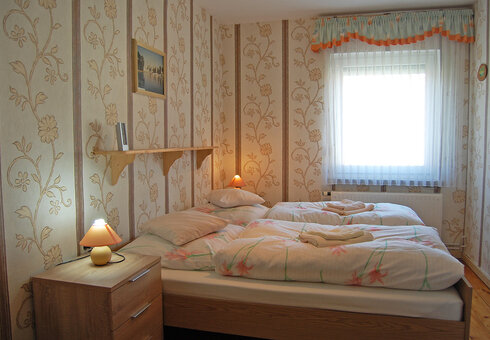 Blick in ein Schlafzimmer