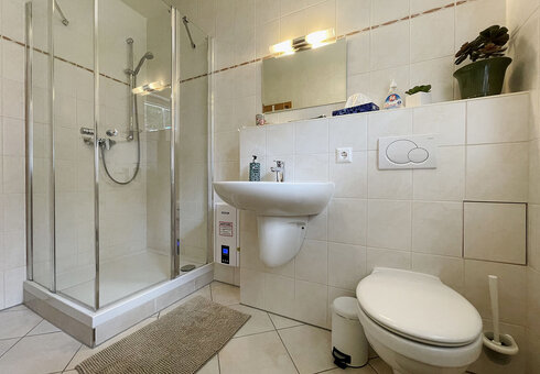 Bad mit Dusche / WC