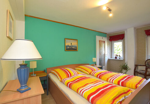 Schlafzimmer 1
