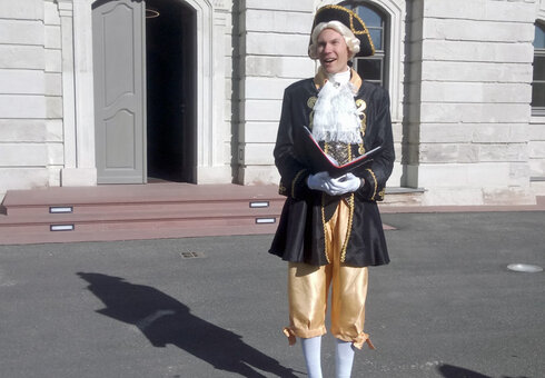 Dr. Alexander Jörk als Heinrich XXX.