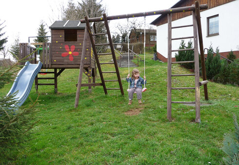 kleiner Spielplatz vor dem Hotel