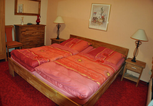 Schlafzimmer 1