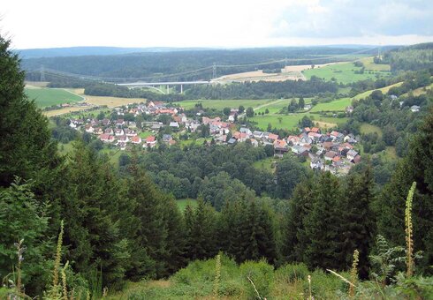 Blick auf den Ort Theuern