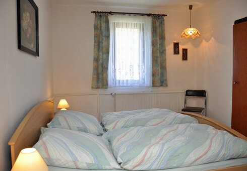Schlafzimmer 1