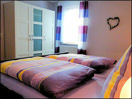 Blick in ein Schlafzimmer