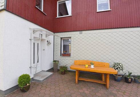 Eingang mit Terrasse
