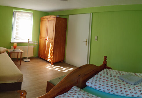 Blick in das Schlafzimmer 1