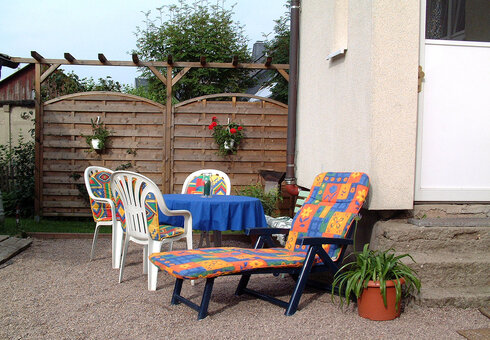 Terrasse auf dem Grundstück